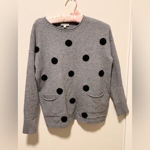 LAURA petite Gray Sweater with Black Polka Dots